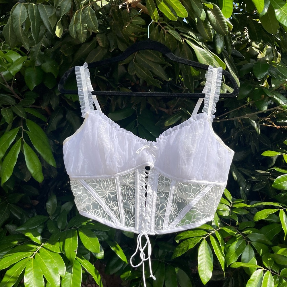 FOR LOVE & LEMONS‎ white lace boned ruffle bustier corset lace up crop top